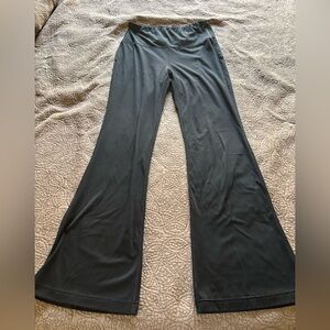 Quince Ultra Form High Rise Flared Pants - EUC!